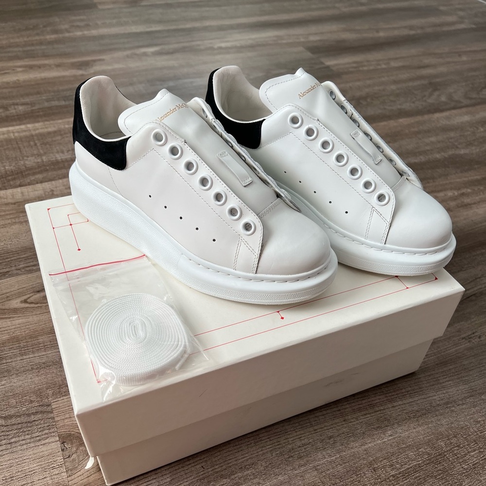 Alexander McQUEEN Women's Oversized Sneaker in White/black